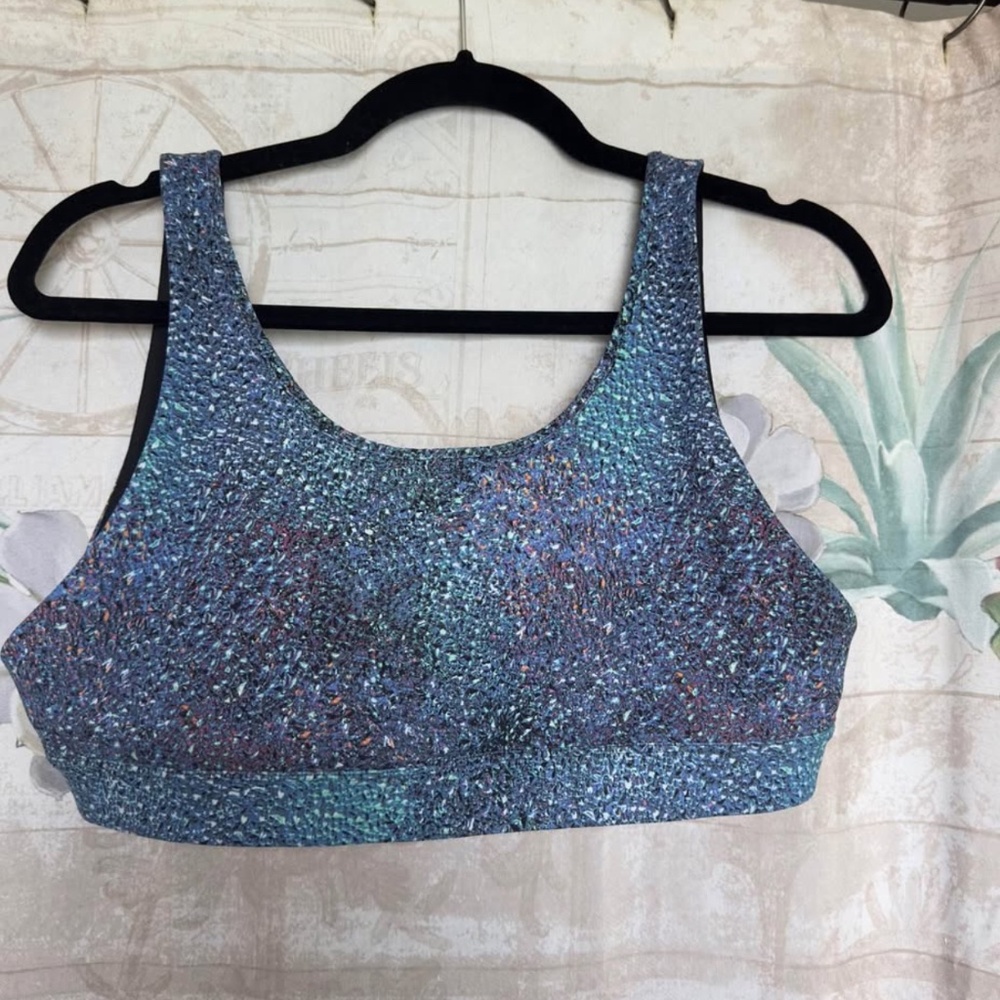 Lululemon woman's size 12 exercise bra.